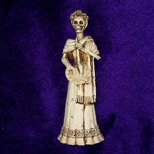 Frida Kahlo Dia De Los Muertos sculpture